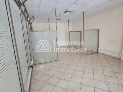 Rent this commercial space at Californie . Area of ​​130 m²