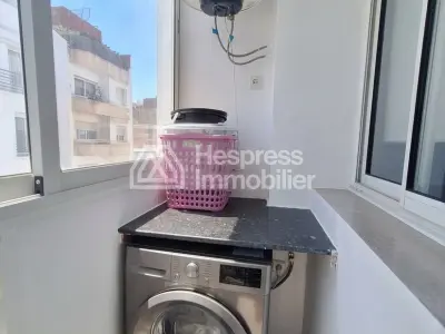 شقة للإيجار في تمديد المعاريف . غرفتان. مع مرآب ومصعد