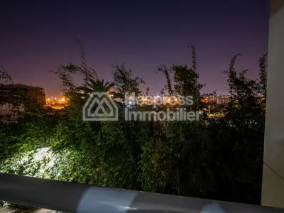Appartement à l'achat à Oulfa. 2 grandes pièces. Places de parking et beau jardin