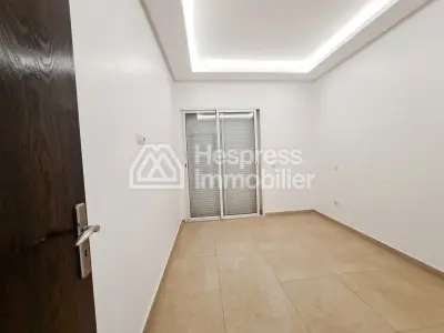 Appartement à l'achat à Oulfa. 2 grandes pièces. Places de parking et beau jardin