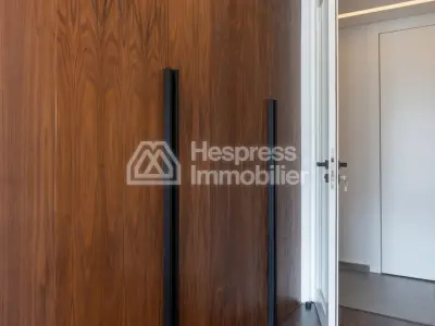 شقة للإيجار في منطقة الألزاس واللورين. غرفتا نوم جميلتان. خدمة الاستقبال والإرشاد، ومسبح رائع.