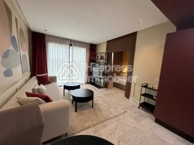 شقة للإيجار في منطقة الألزاس واللورين. غرفة نوم واحدة جميلة. مصعد وموقف سيارات.
