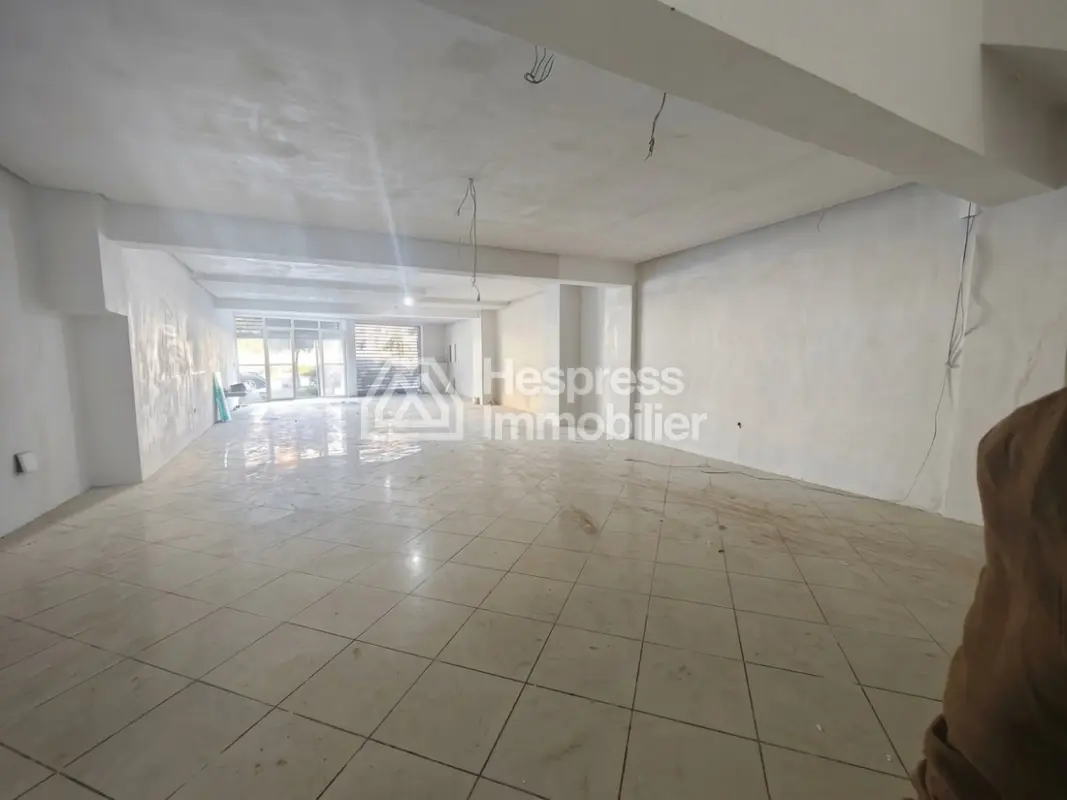 Local commercial de 300 m au bd Oum rabii