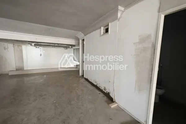 Local commercial de 300 m au bd Oum rabii