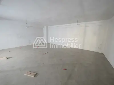 Local commercial de 300 m au bd Oum rabii