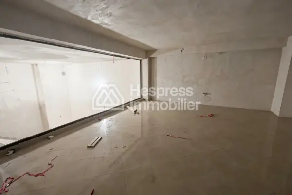 Local commercial de 300 m au bd Oum rabii