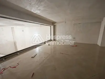 Local commercial de 300 m au bd Oum rabii