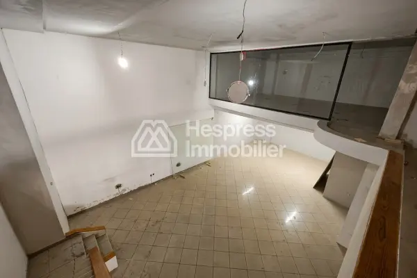 Local commercial de 300 m au bd Oum rabii