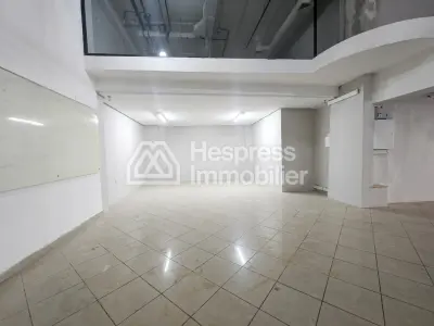 Local commercial de 300 m au bd Oum rabii