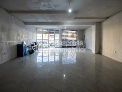 Local commercial de 300 m au bd Oum rabii