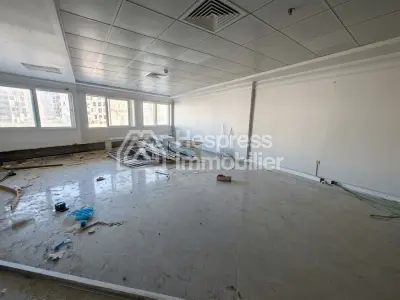 Local commercial de 300 m au bd Oum rabii