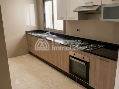 شقة رائعة للإيجار في المعاريف . غرفتا نوم مريحتان. مصعد ومواقف سيارات.