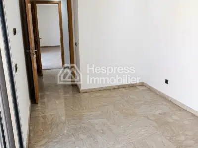شقة رائعة للإيجار في المعاريف . غرفتا نوم مريحتان. مصعد ومواقف سيارات.
