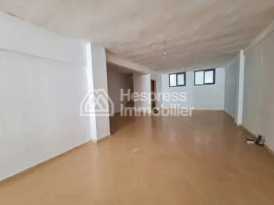 Local commercial à louer à Maârif. Surface totale 160 m²