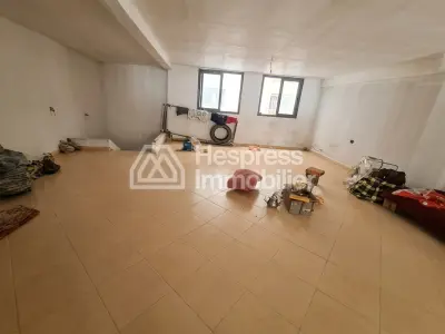Local commercial à louer à Maârif. Surface totale 160 m²