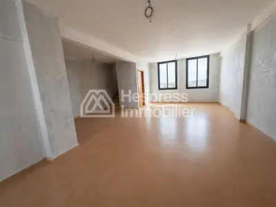 Local commercial à louer à Maârif. Surface totale 160 m²
