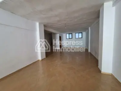 Local commercial à louer à Maârif. Surface totale 160 m²