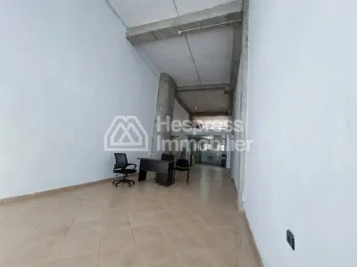 Local commercial à louer à Maârif. Surface totale 160 m²
