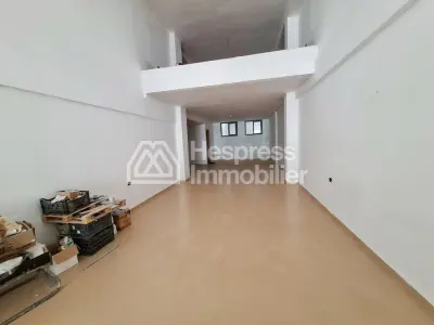 Local commercial à louer à Maârif. Surface totale 160 m²
