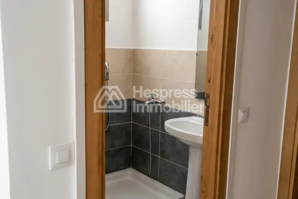 Bureau de 75 m² à louer à Maarif 7000 dh