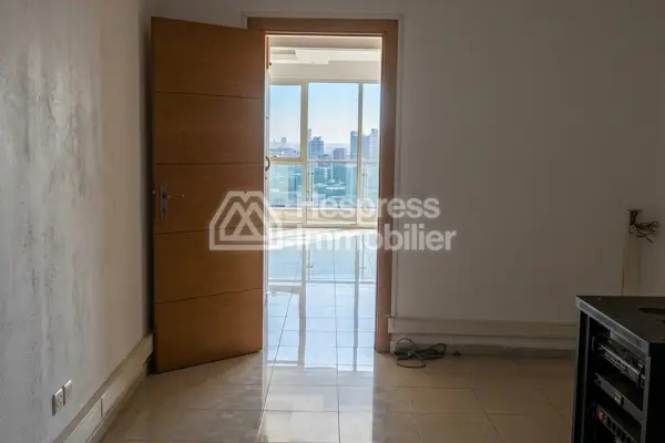 Bureau de 75 m² à louer à Maarif 7000 dh