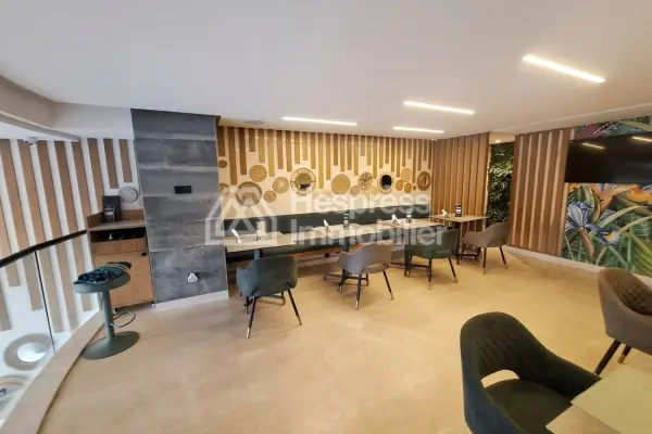 Rent the ideal premises at Oulfa . Area 160 m². Garage