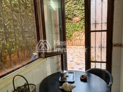 منزل فاخر للبيع في حي السلام بمركز سي آي إل. مساحته 800 متر مربع. حديقة وكراج.