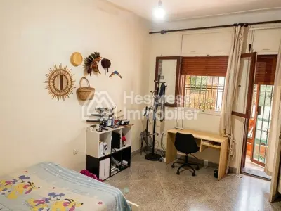 منزل فاخر للبيع في حي السلام بمركز سي آي إل. مساحته 800 متر مربع. حديقة وكراج.
