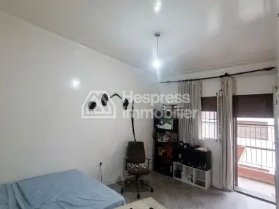 منزل فاخر للبيع في حي السلام بمركز سي آي إل. مساحته 800 متر مربع. حديقة وكراج.