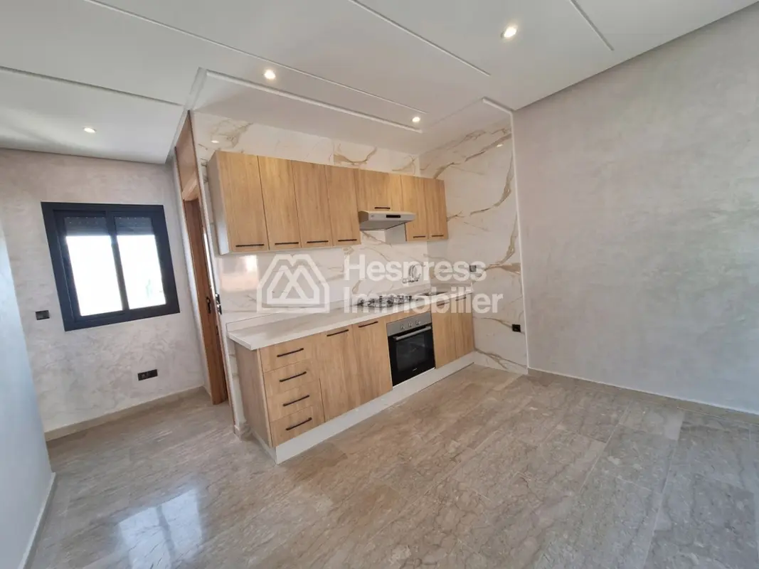 Vend appartement à Maârif. 1 Pièce. Avec garage et ascenseur
