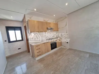 Vend appartement à Maârif. 1 Pièce. Avec garage et ascenseur