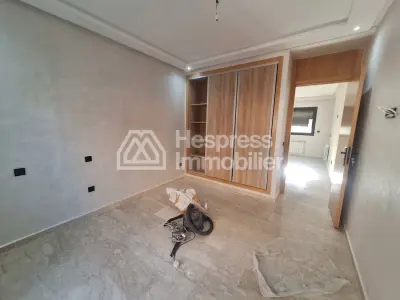 Vend appartement à Maârif. 1 Pièce. Avec garage et ascenseur