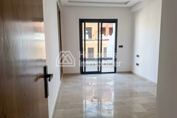 Vend appartement à Maârif. 1 Pièce. Avec garage et ascenseur