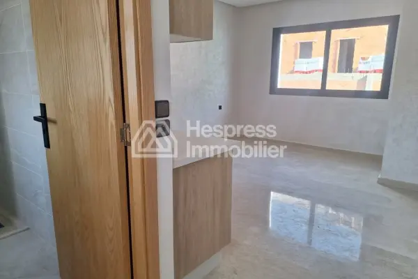 Vend appartement à Maârif. 1 Pièce. Avec garage et ascenseur