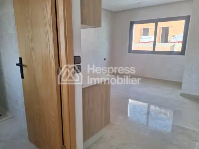 Vend appartement à Maârif. 1 Pièce. Avec garage et ascenseur