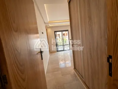 Vend appartement à Maârif. 1 Pièce. Avec garage et ascenseur