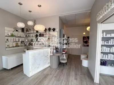 Beauty salon equipped at Racine