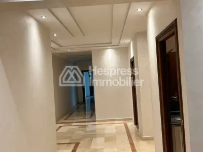 شقة واسعة وفاخرة جداً للإيجار