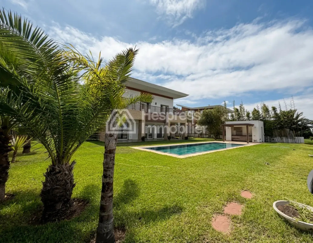 Superb villa for rent, 52,000 dhs, long-term rental, golf course frontage ️