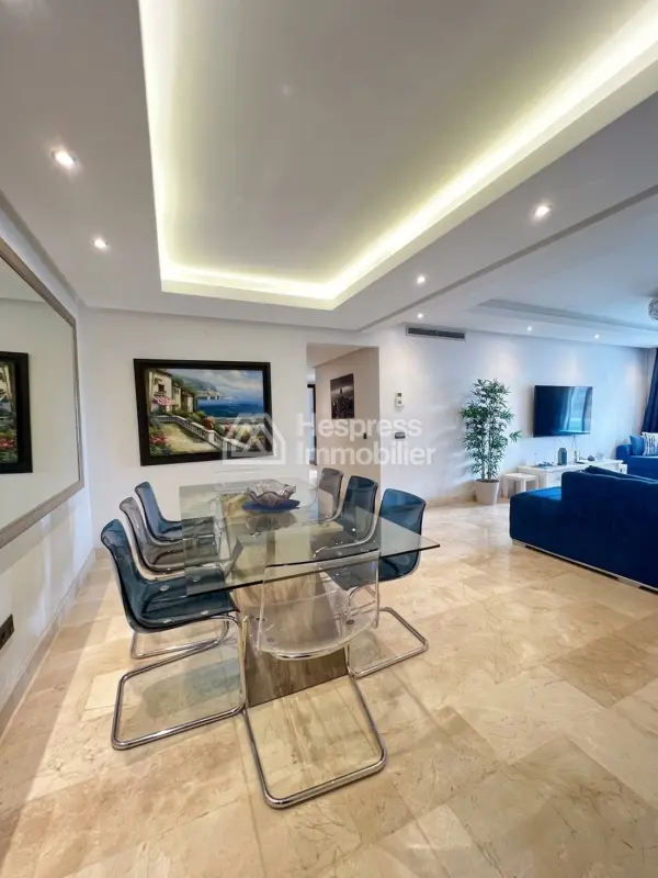 Luxurious 3-bedroom apartment with no overlooking neighbors.