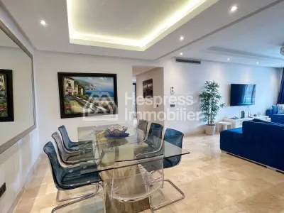Luxurious 3-bedroom apartment with no overlooking neighbors.