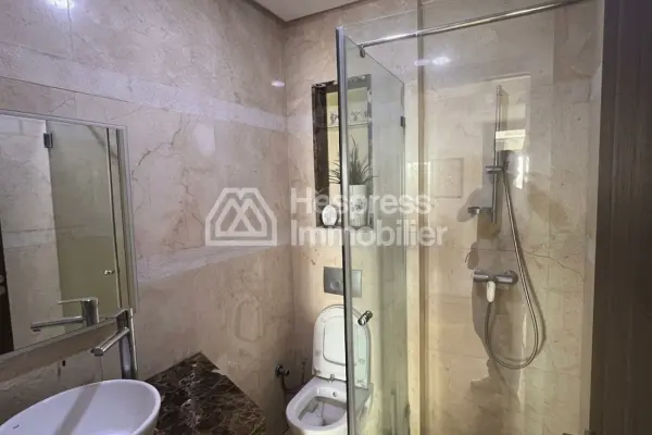 Luxurious 3-bedroom apartment with no overlooking neighbors.