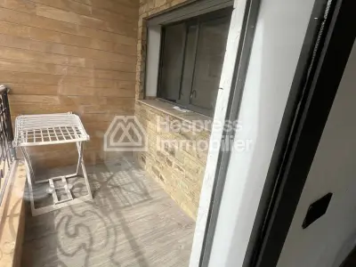 Luxurious 3-bedroom apartment with no overlooking neighbors.