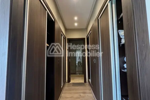 Luxurious 3-bedroom apartment with no overlooking neighbors.