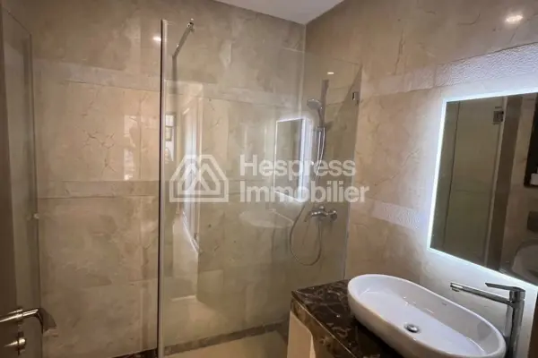 Luxurious 3-bedroom apartment with no overlooking neighbors.