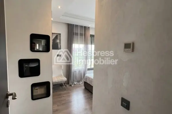 Luxurious 3-bedroom apartment with no overlooking neighbors.