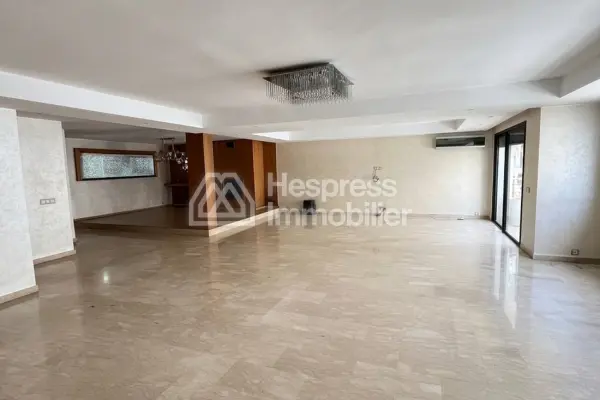 Luxury 4-bedroom apartment