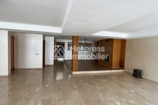 Luxury 4-bedroom apartment