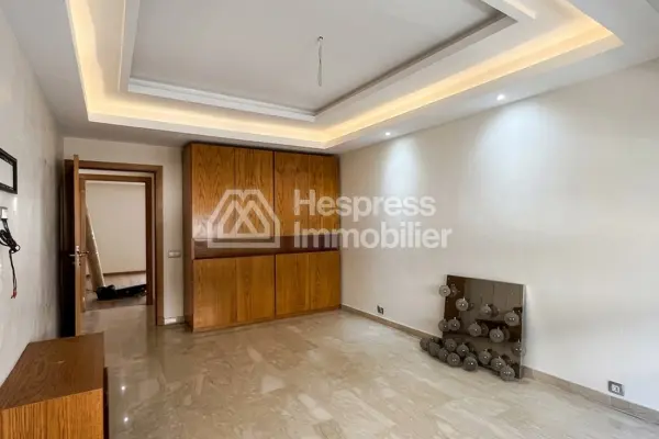 Luxury 4-bedroom apartment