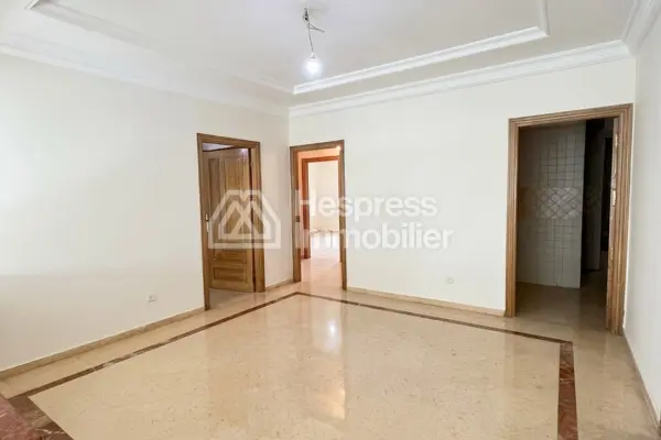 Empty 3-bedroom apartment on Boulevard Anfa